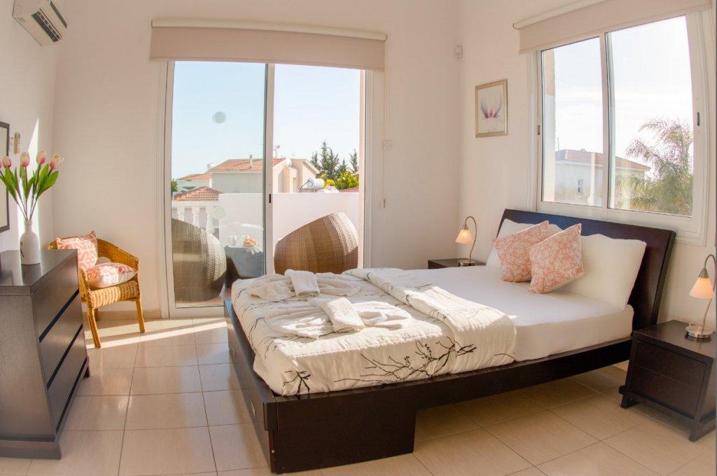 Lp Villa Peyia