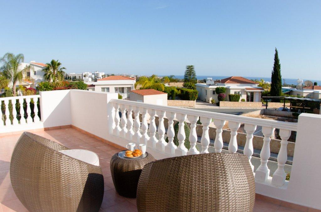 Lp Villa Peyia