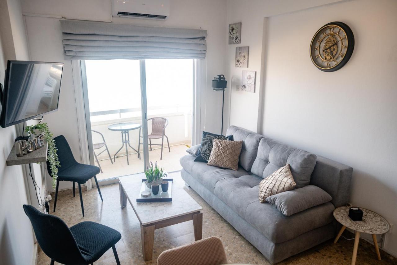 Quattro Beachfront Sea View Ap 53 *