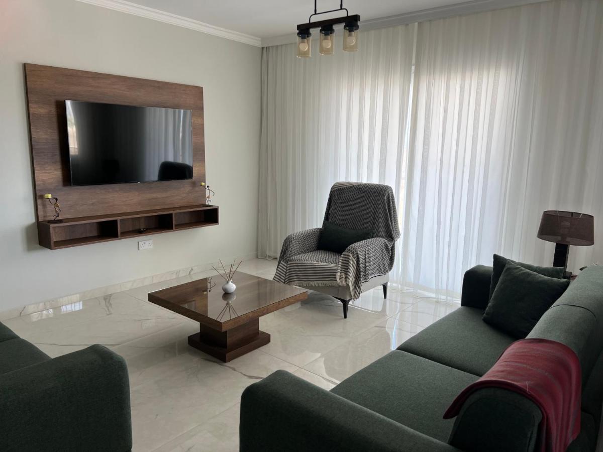 New Sea View Flat In Long Apartment *