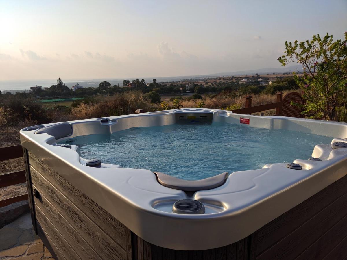 Panorama - Stunning Views In With Hot Tub, Pool, Garden Villa *