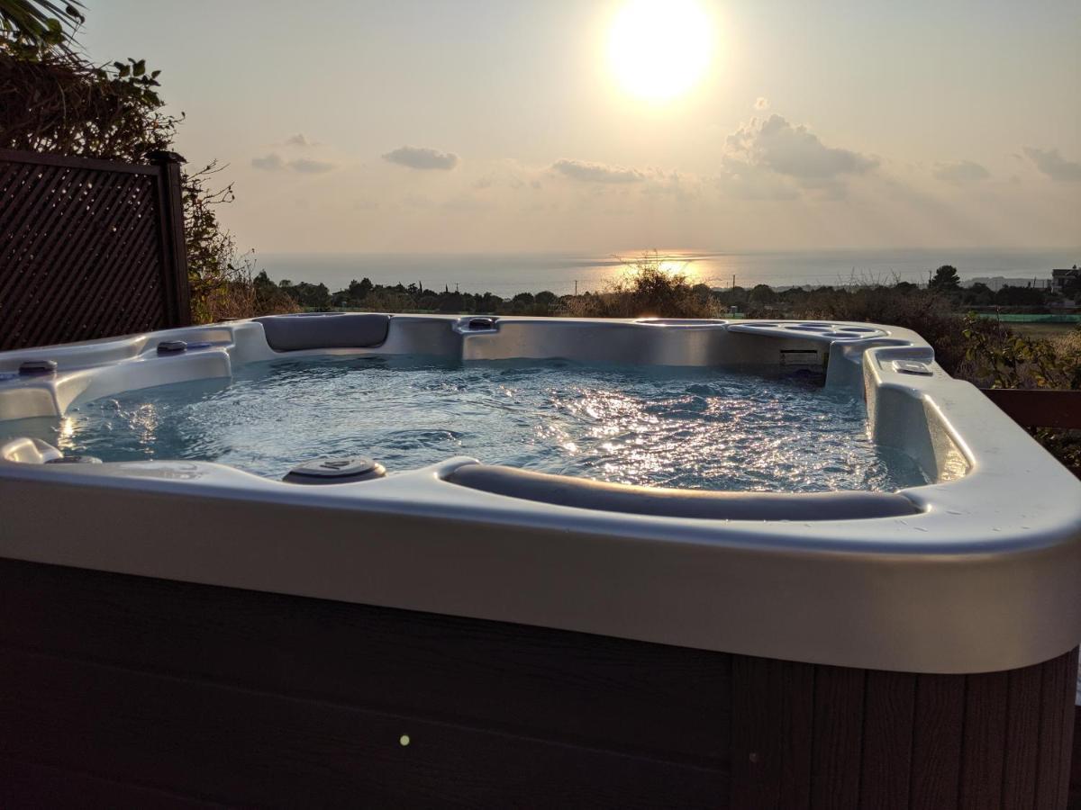 Panorama - Stunning Views In With Hot Tub, Pool, Garden Villa Kouklia