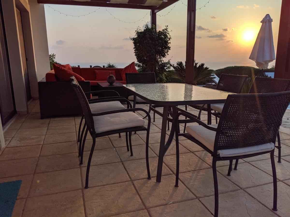 Panorama - Stunning Views In With Hot Tub, Pool, Garden Villa