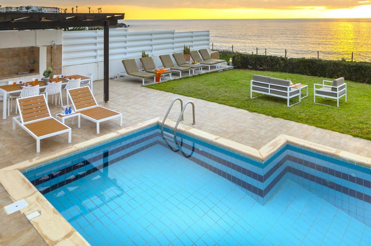 Blue Coral Villas: Exclusive Oceanfront Retreat Coral Bay