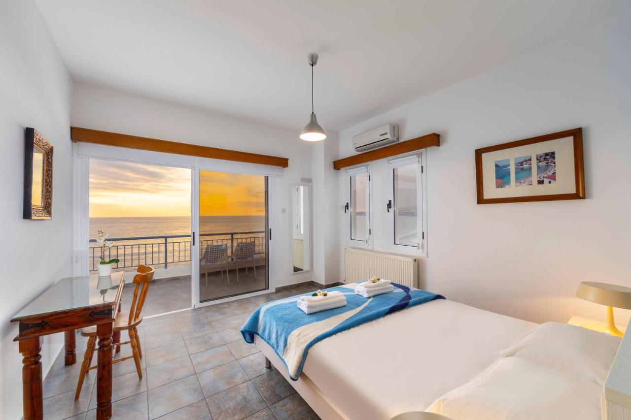 Blue Coral Villas: Exclusive Oceanfront Retreat Coral Bay