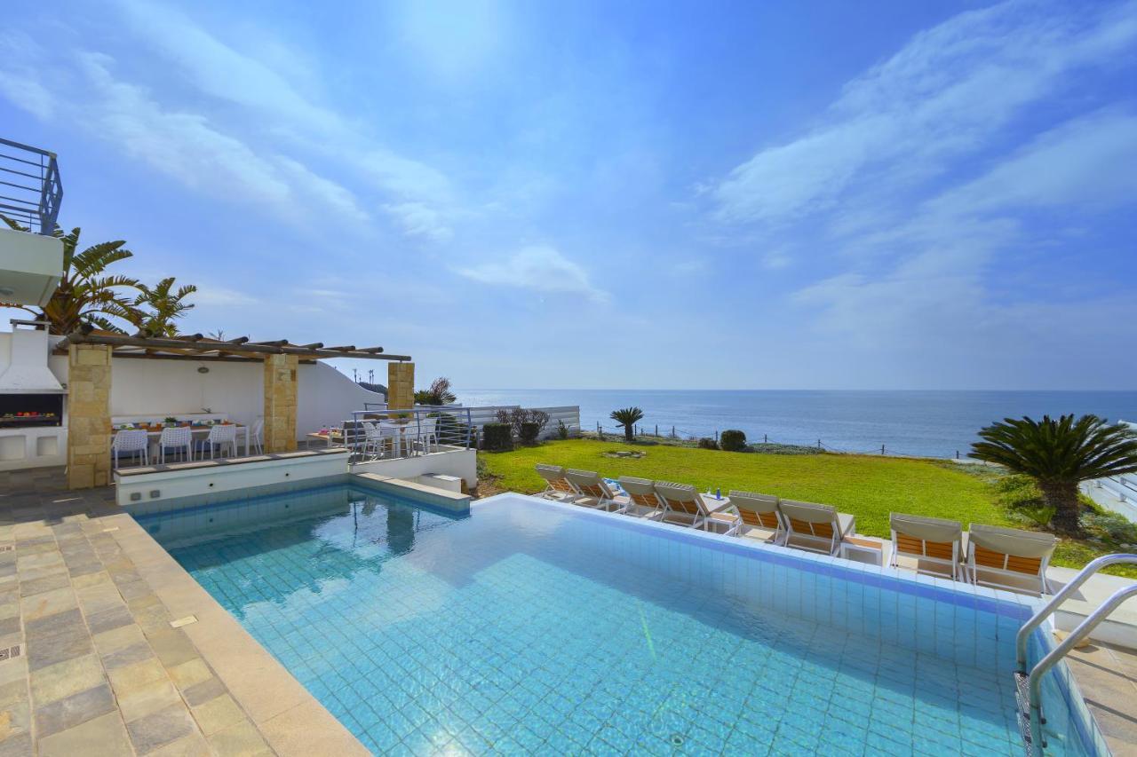 Blue Coral Villas: Exclusive Oceanfront Retreat Coral Bay