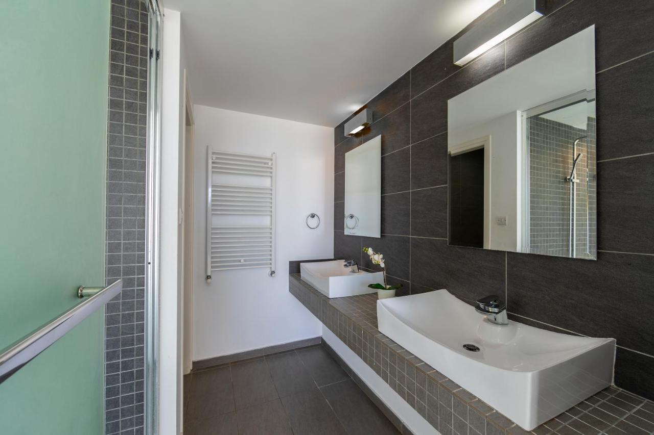 Blue Coral Villas: Exclusive Oceanfront Retreat * Coral Bay