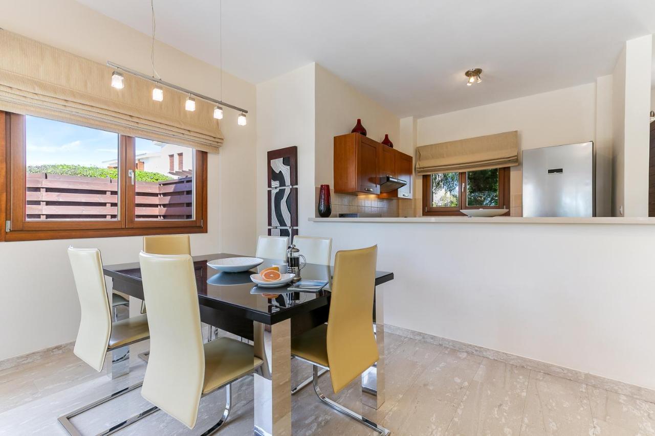 3 Bedroom Athina With Private Pool And Golf Views, Aphrodite Hills Holiday home *