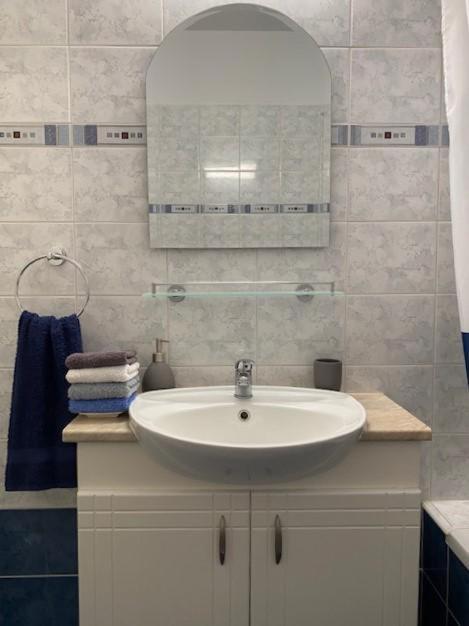 Royal Seacrest Apartment *