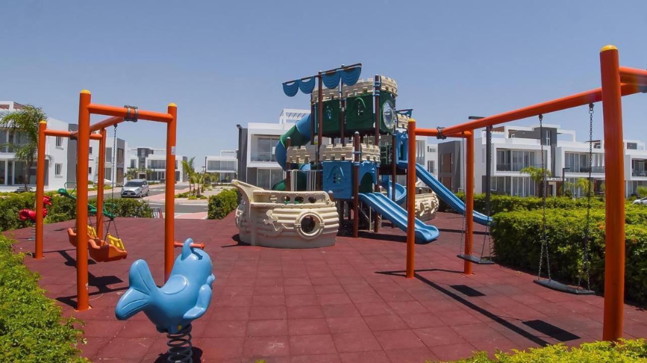 Apartment Luxury Four Seasons Life Sea Front 2+1 *