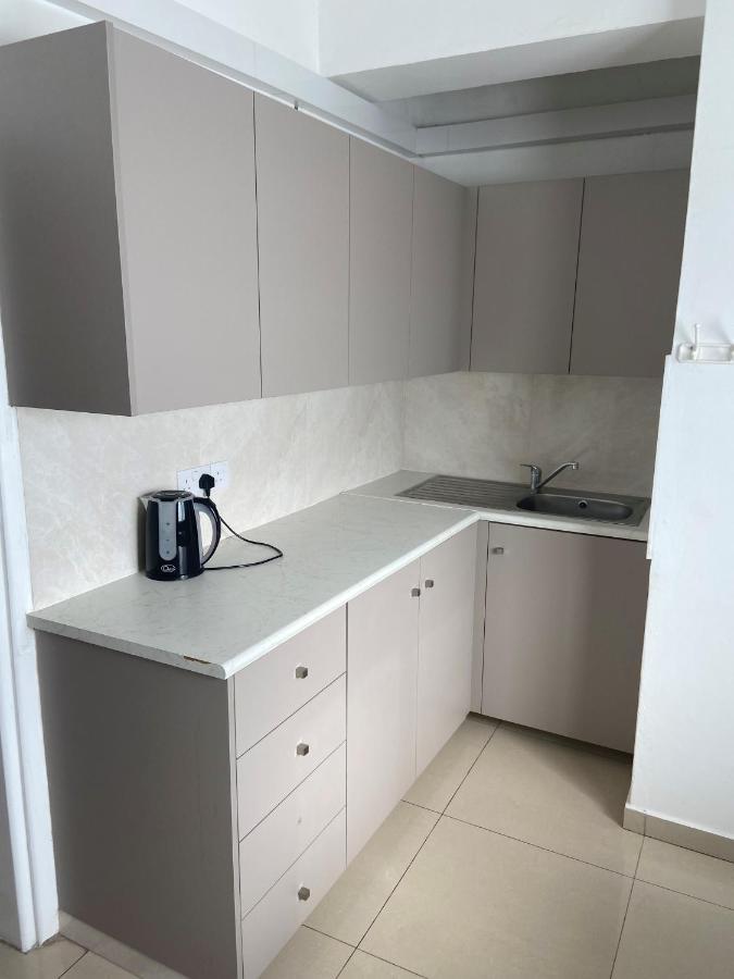 Apartment 2 Bedroom In Center! 12 *