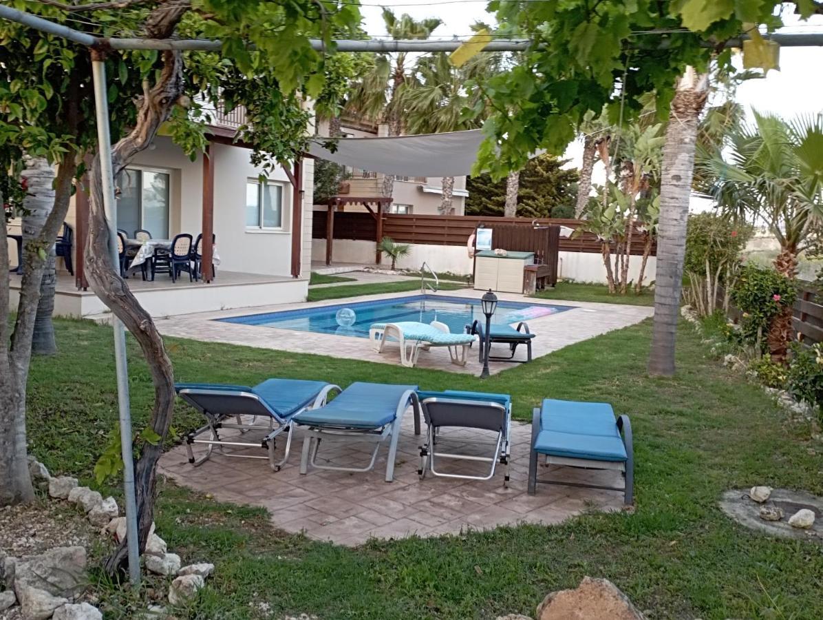 Sirens Licence Number 00792 Holiday home *