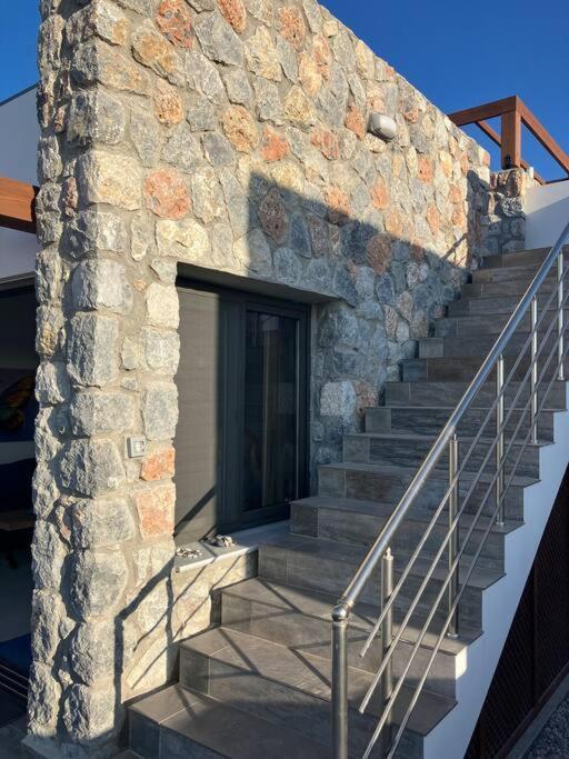 Villa Med Privat Saltvannsbasseng Pa Dejablue Kalogrea