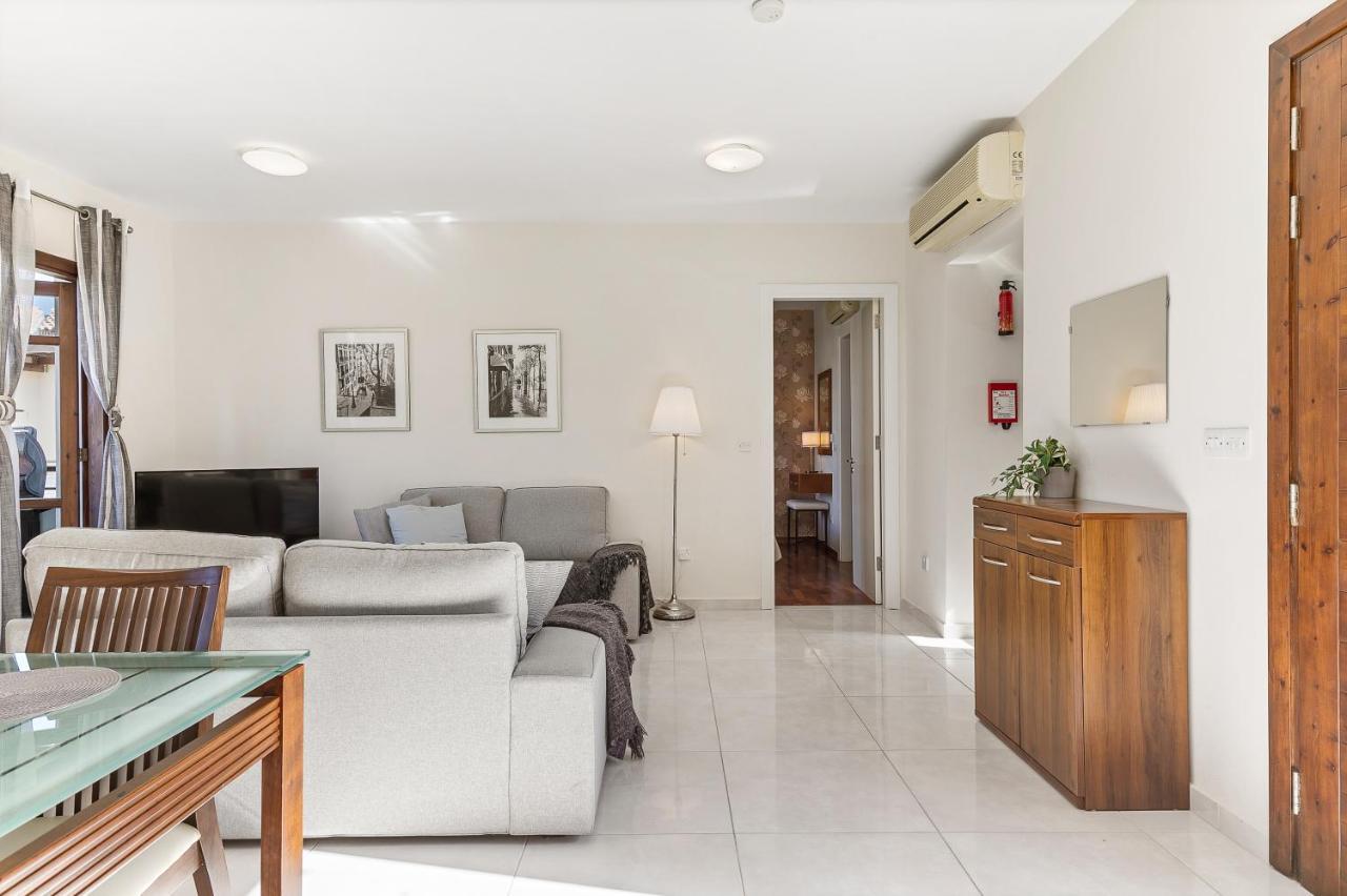 2 Bedroom Assia With Communal Pool, Aphrodite Hills Apartment
