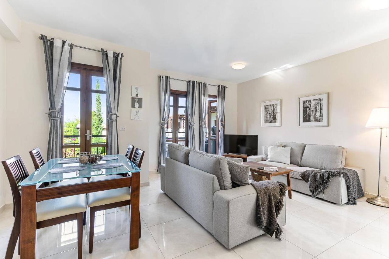 Apartment 2 Bedroom Assia With Communal Pool, Aphrodite Hills Kouklia