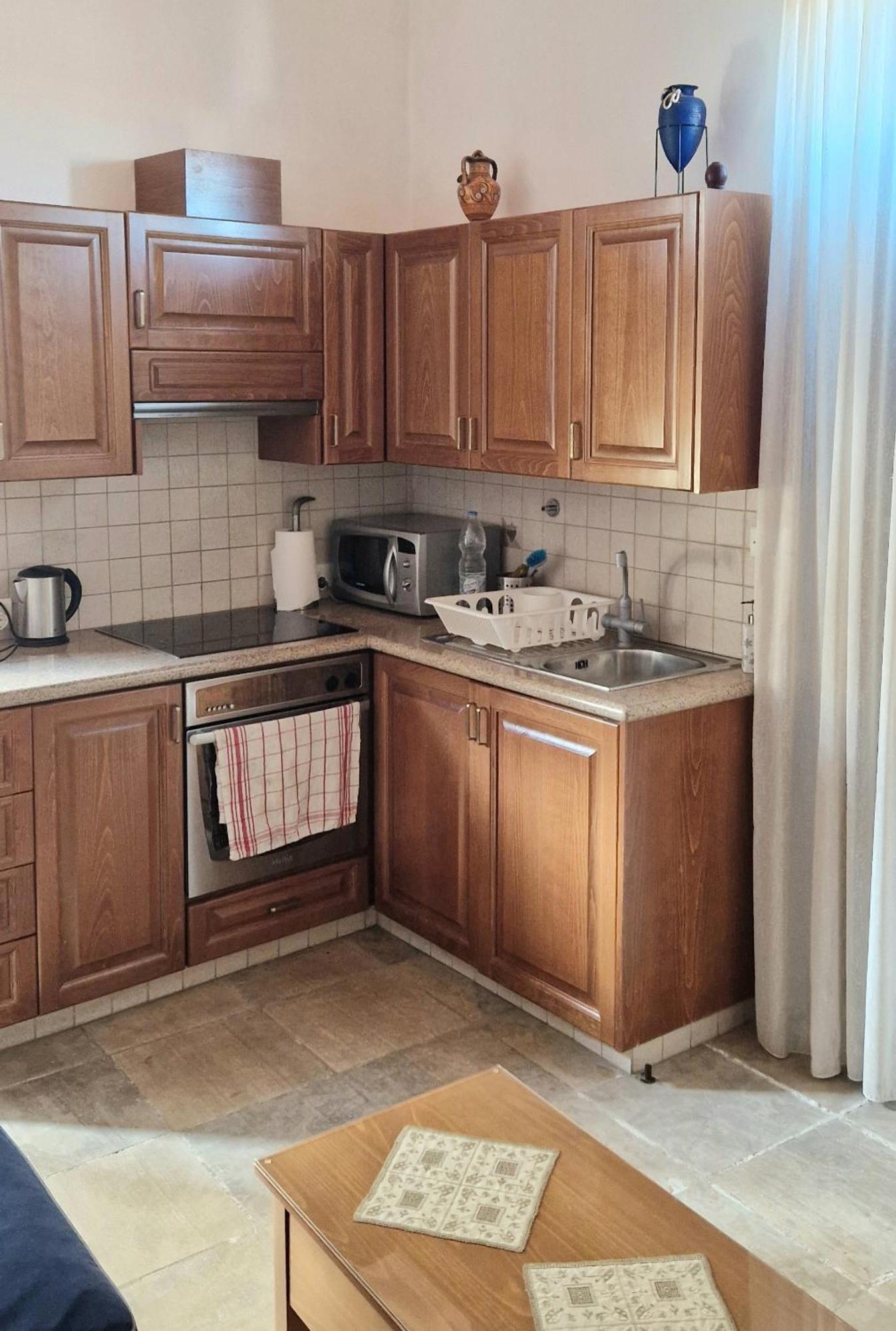 Aunt Maria's * Pano Lefkara