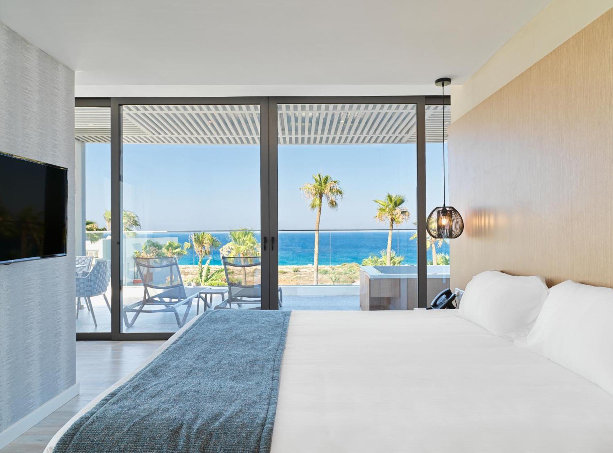 Hotel Leonardo Crystal Cove & - Adults Only 4*