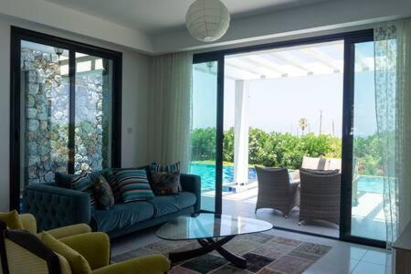 Joya Cypern Seaside Luxurious And Private Pool Villa