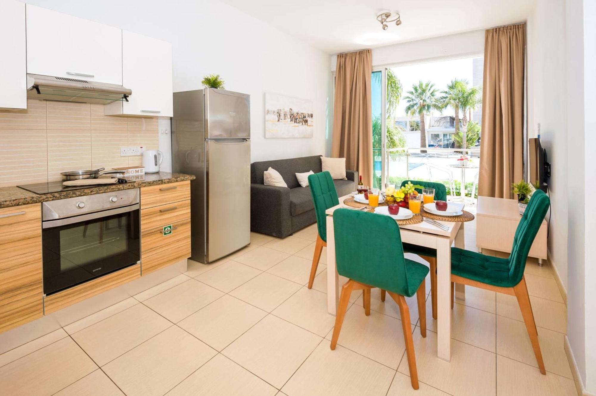 Alicia - Coralli Beachfront * Paralimni