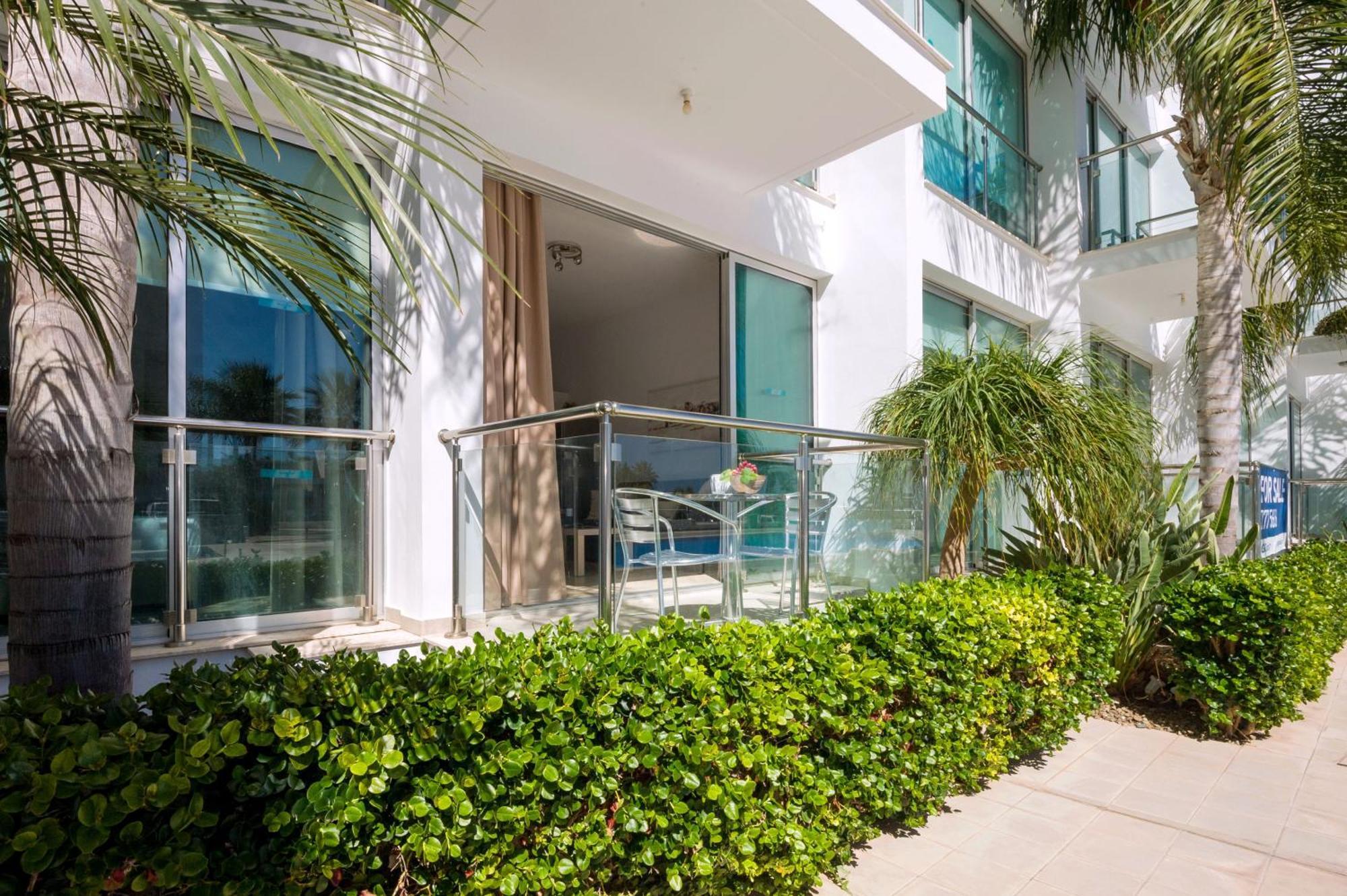 Alicia - Coralli Beachfront