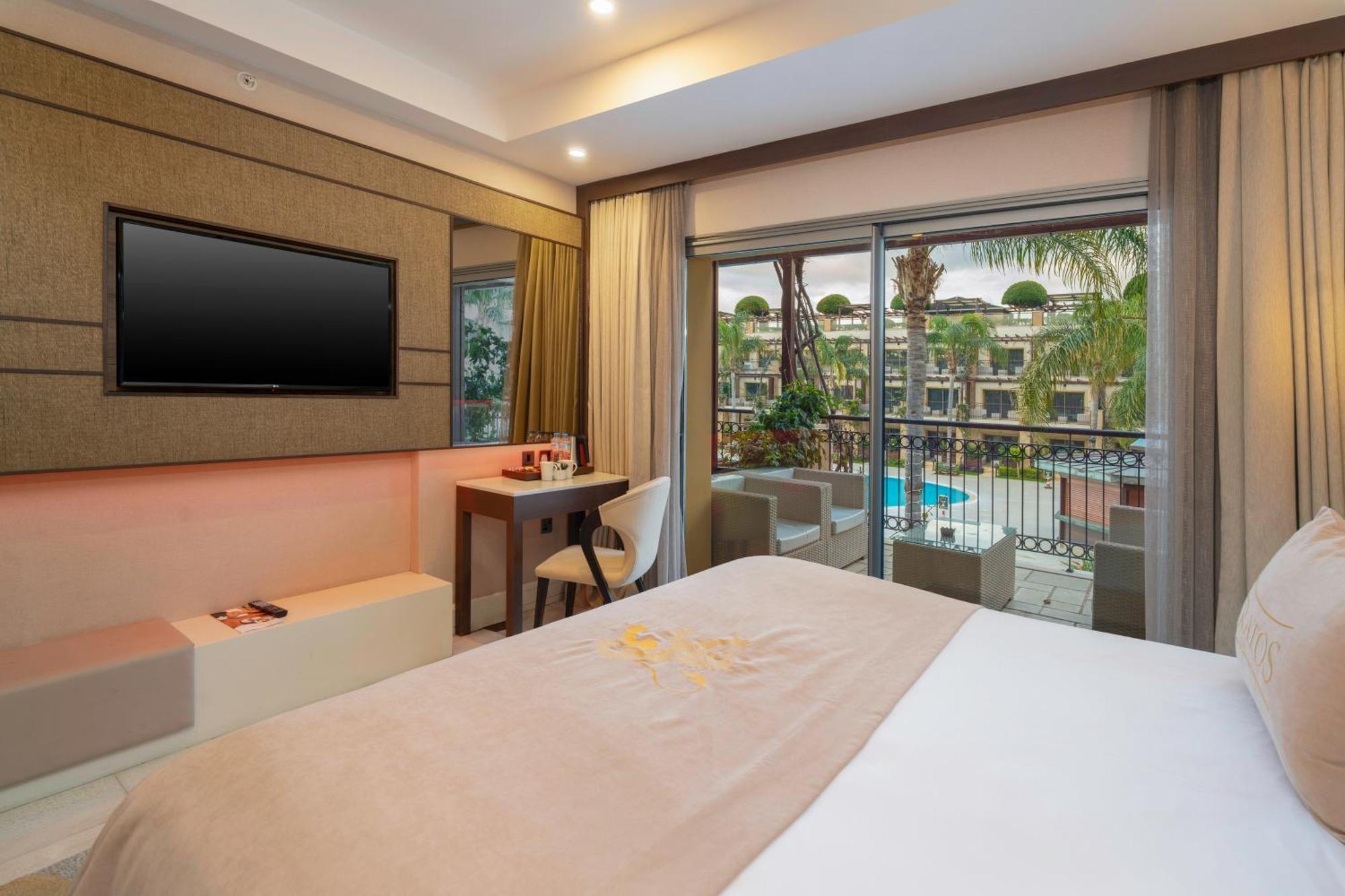 Cratos Premium Casino & Hotel 5*