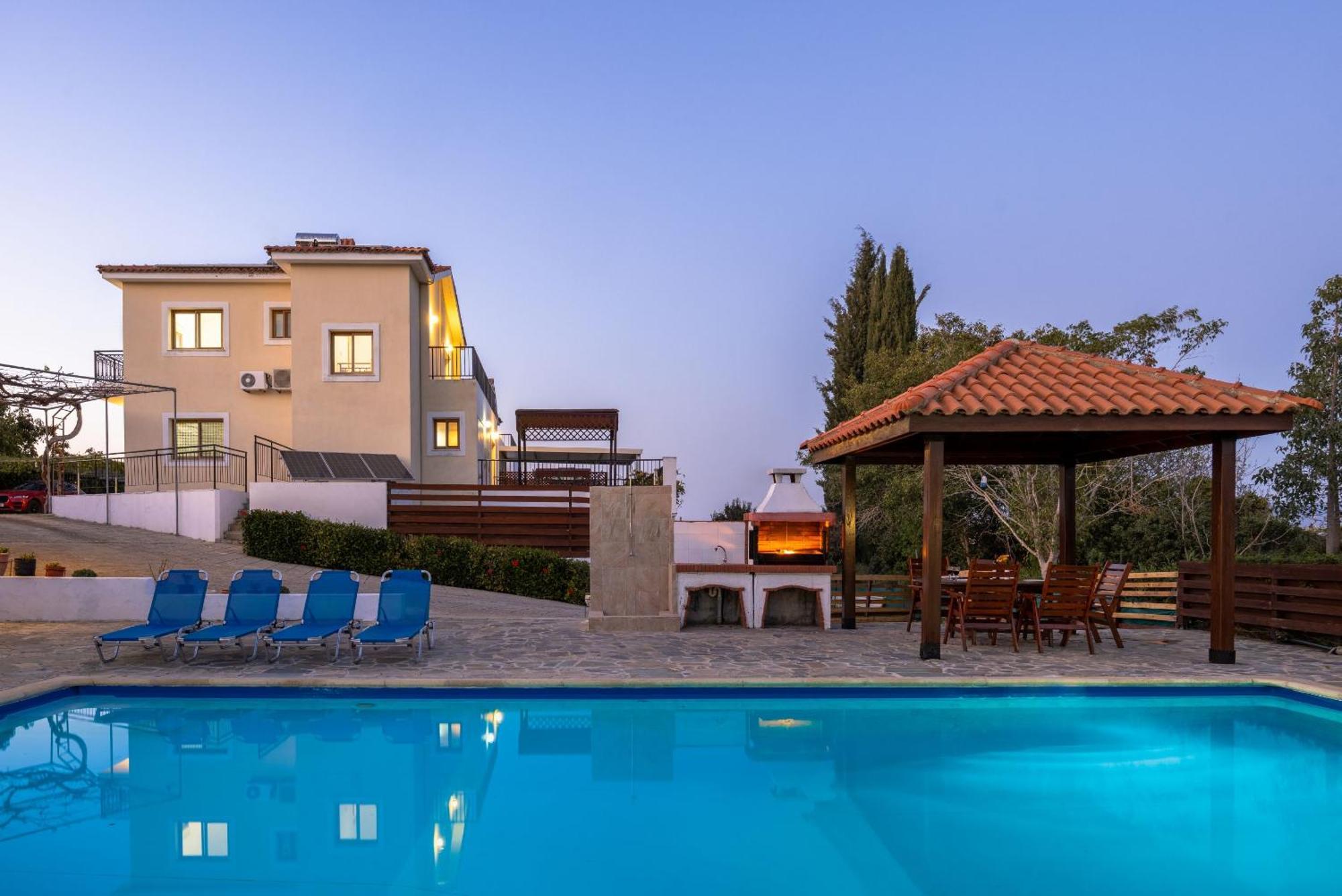Villa Ira Finiki Lachi
