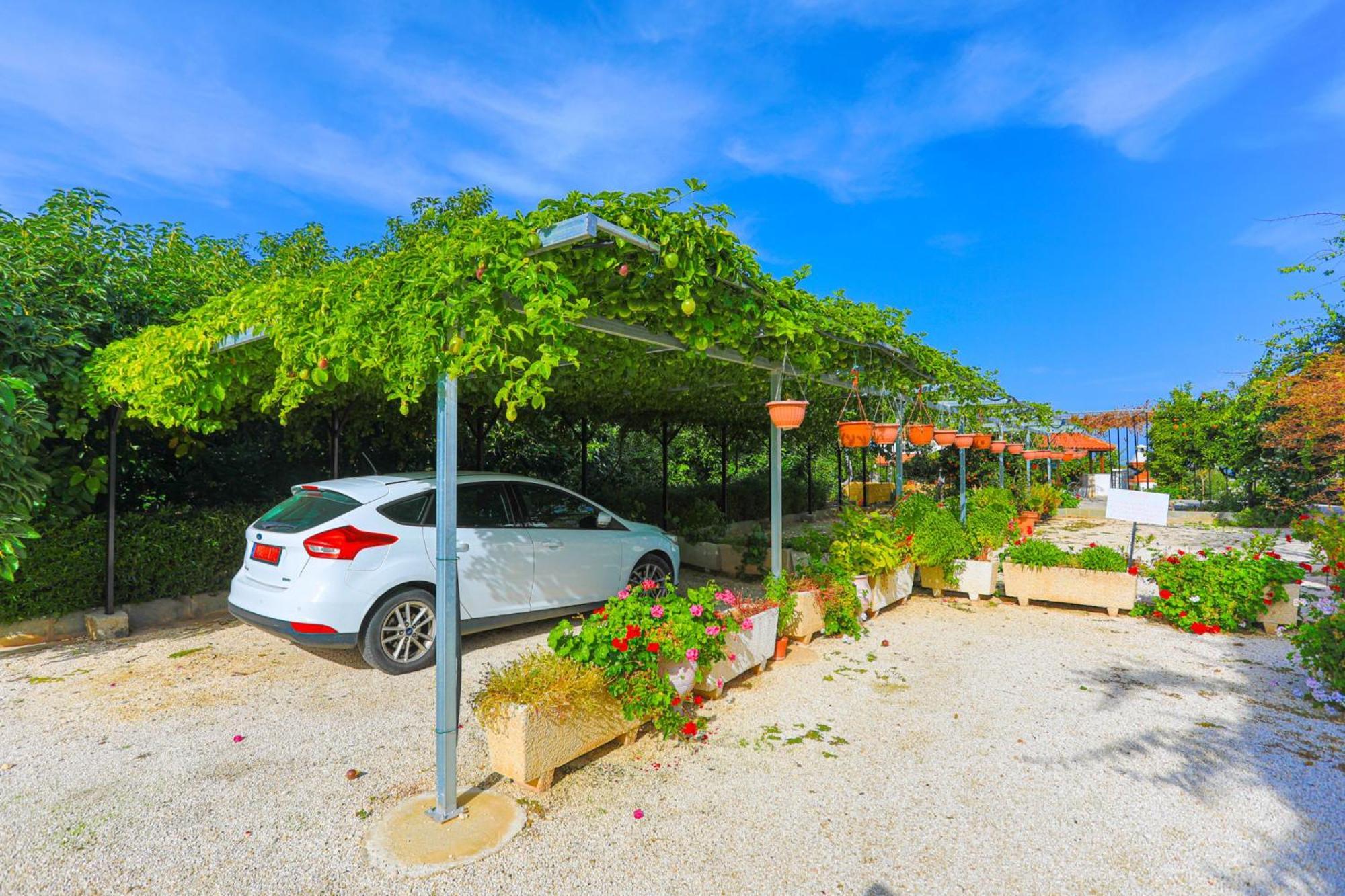 Villa Ira Finiki