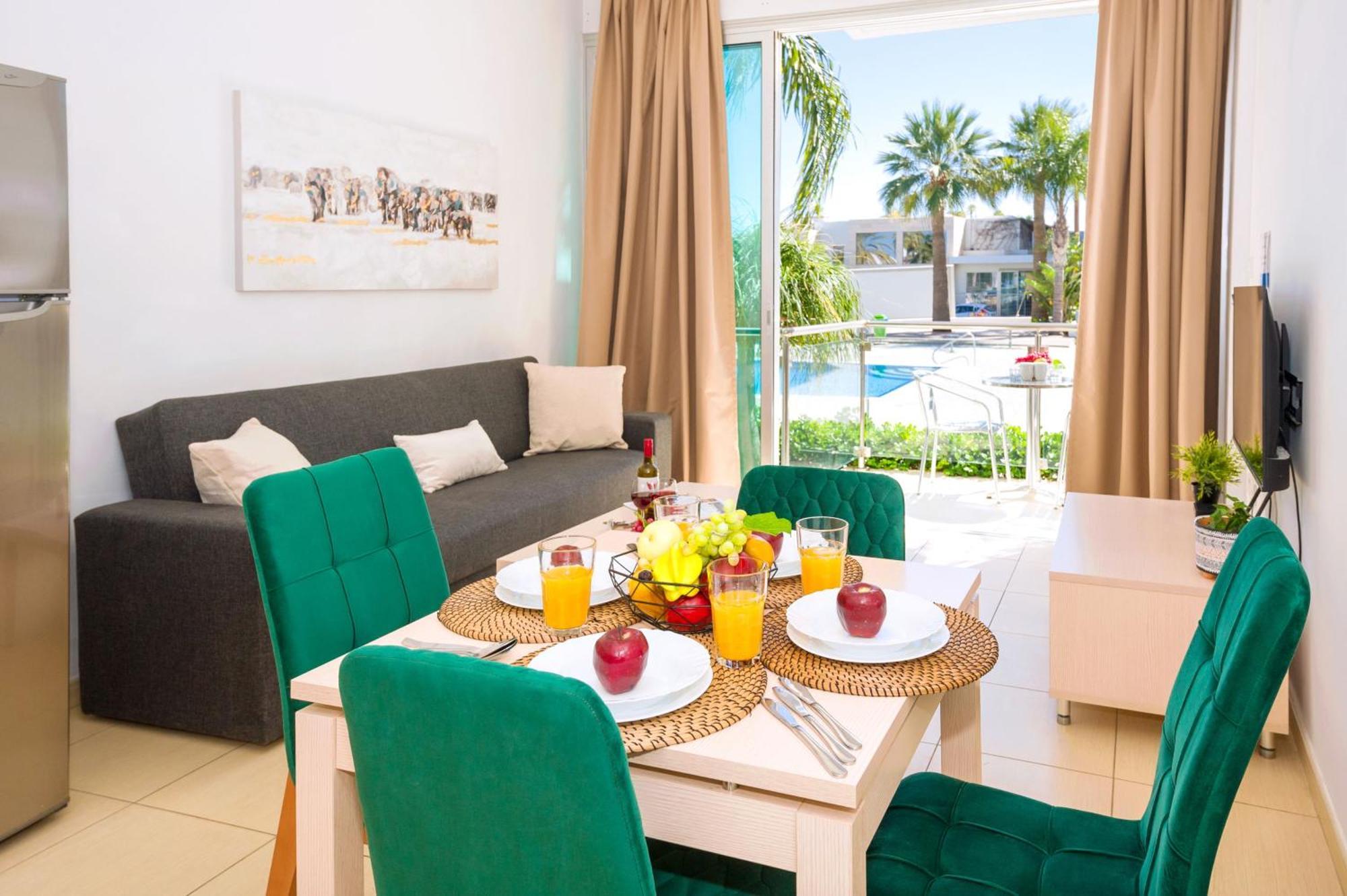 Alicia - Coralli Beachfront Paralimni