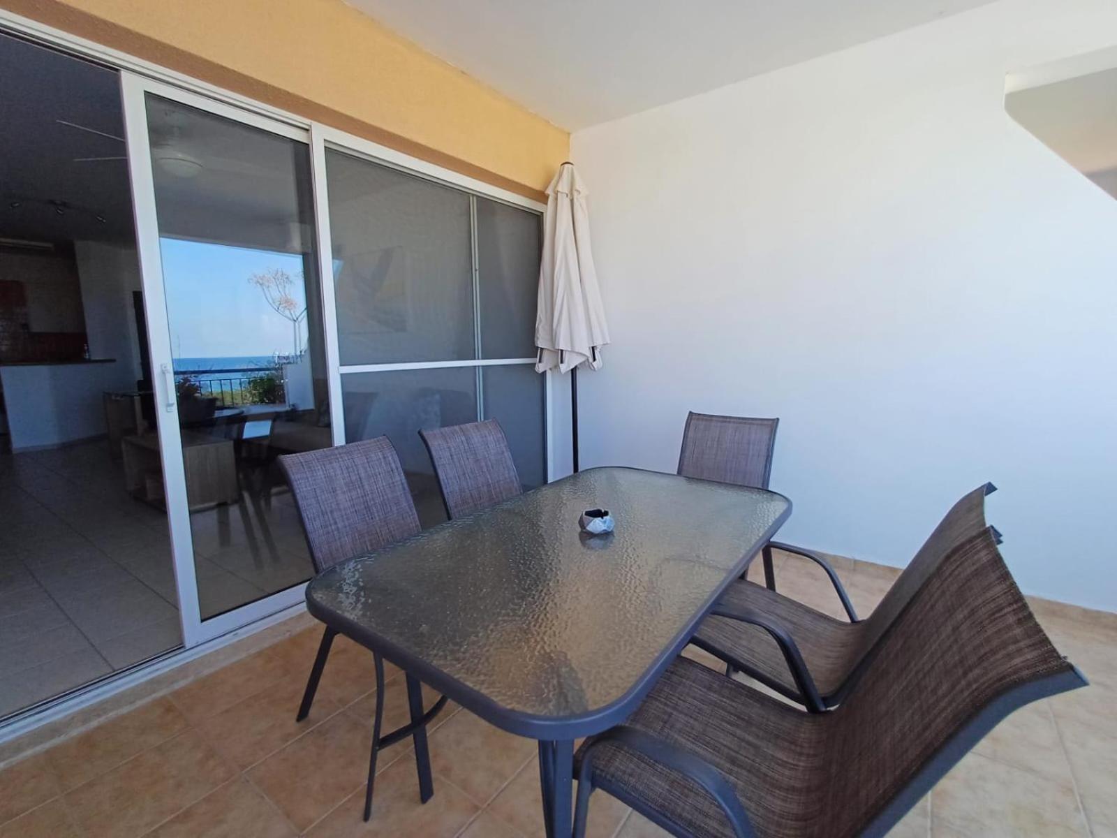 Kings Palace - Spacious 2-bed With Sea Views And Large Patio