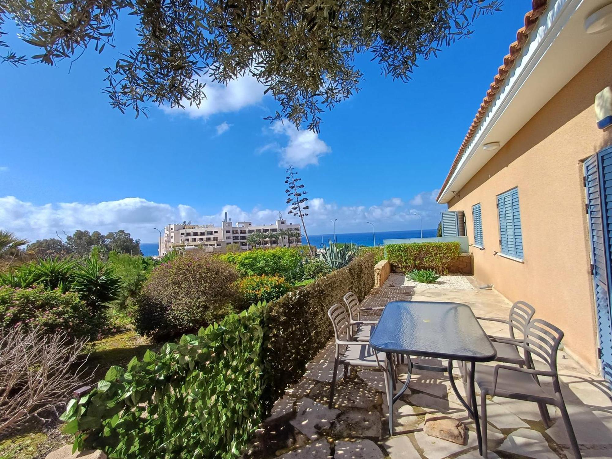 Kings Palace - Modern, Sunny 2 Bed Ground Floor With Sea Views Apartment *