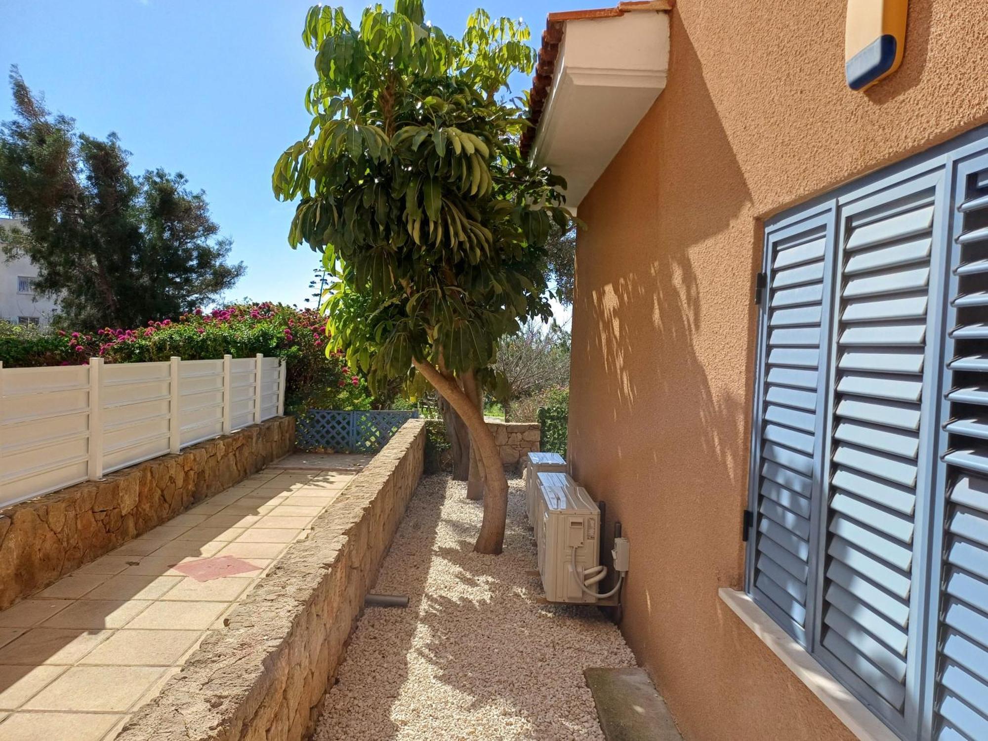 Kings Palace - Modern, Sunny 2 Bed Ground Floor With Sea Views Apartment *
