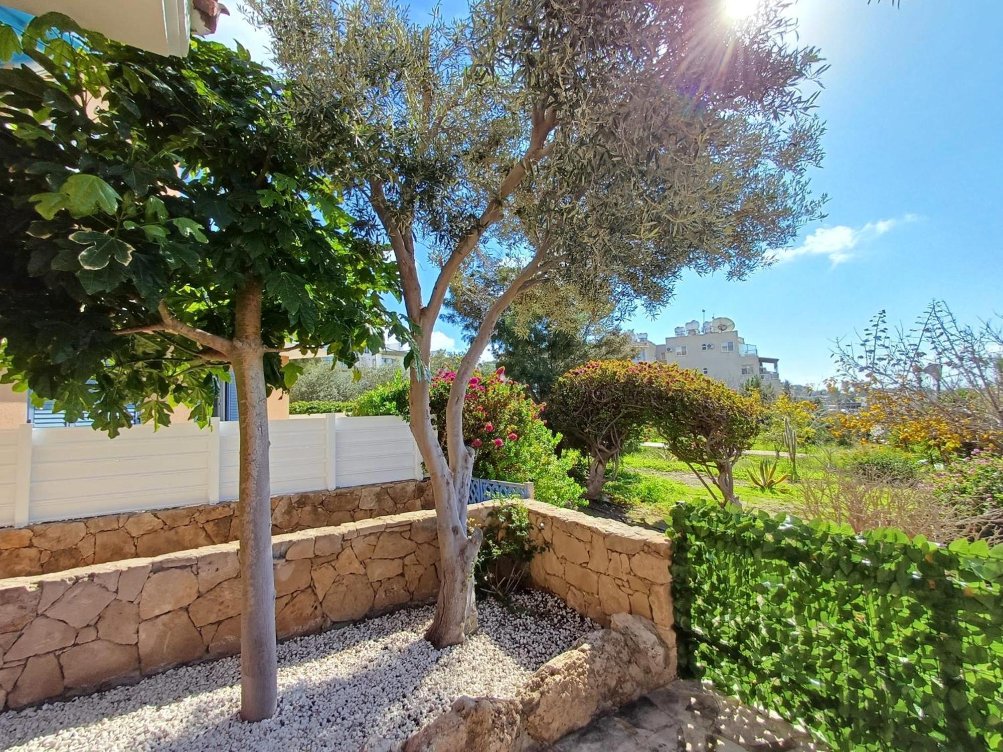 Kings Palace - Modern, Sunny 2 Bed Ground Floor With Sea Views Paphos