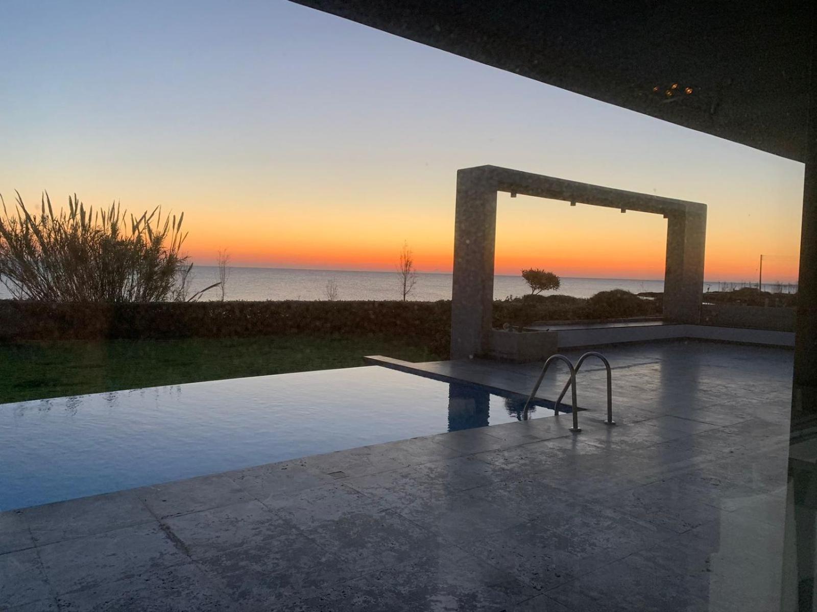 Luxury By The Sea With Heated Pool