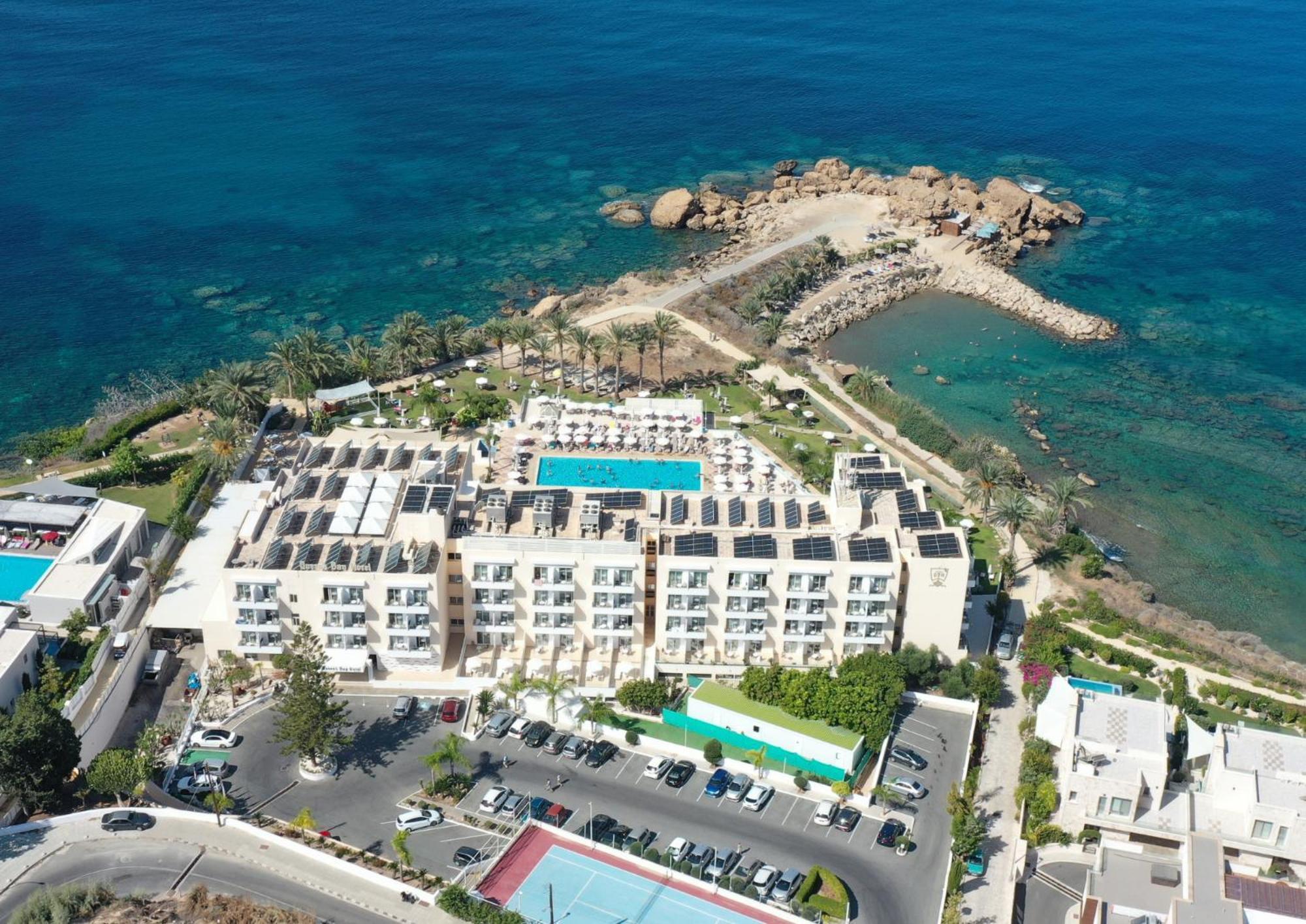 Queens Bay Hotel 4*