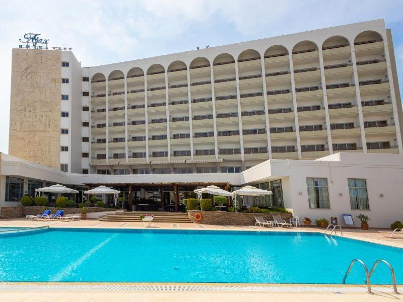Ajax Hotel