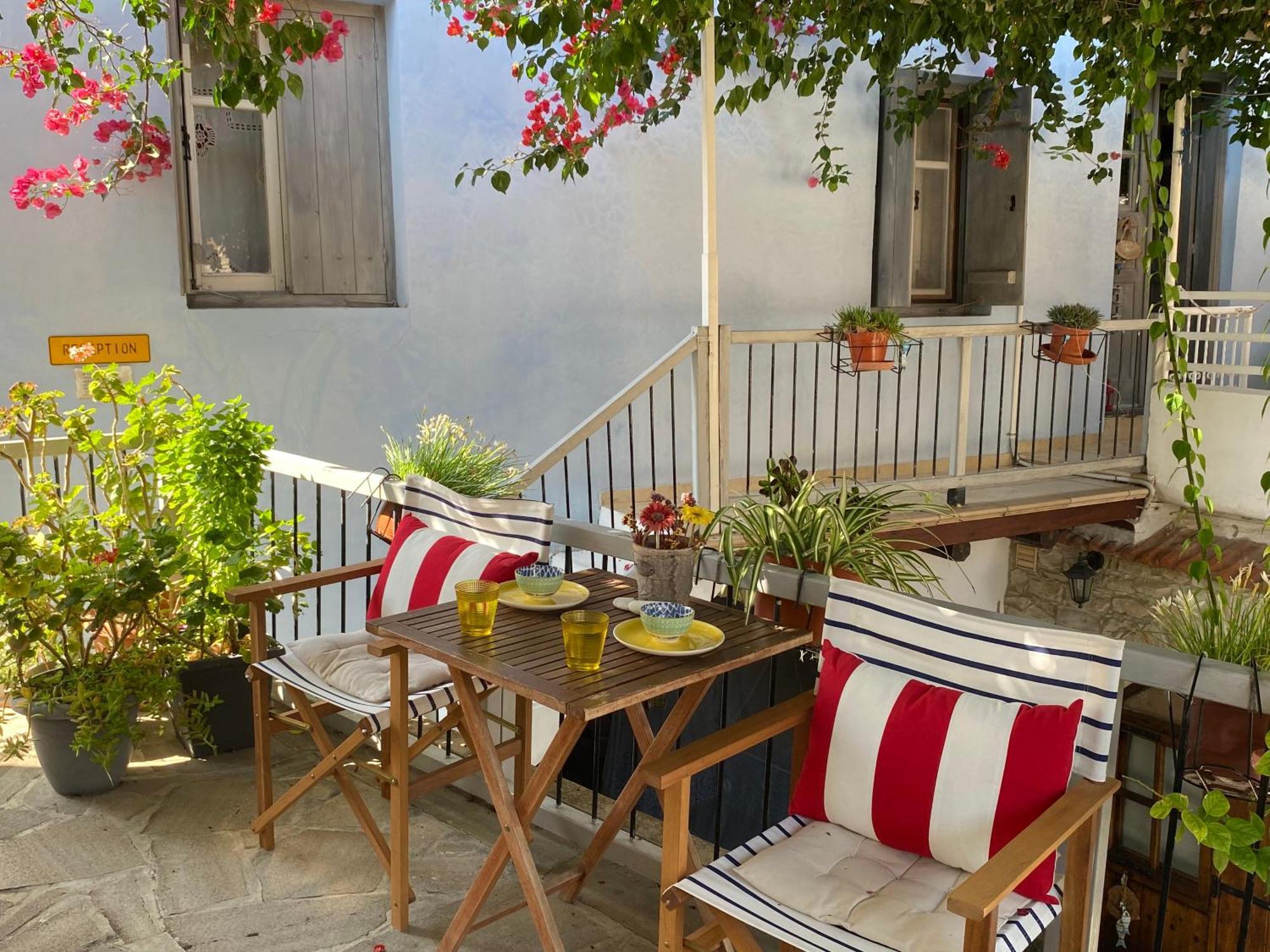 Inn Stratos Artdeco House