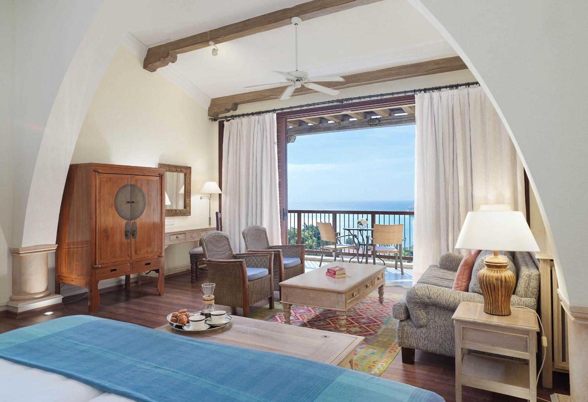 Columbia Hotel Pissouri