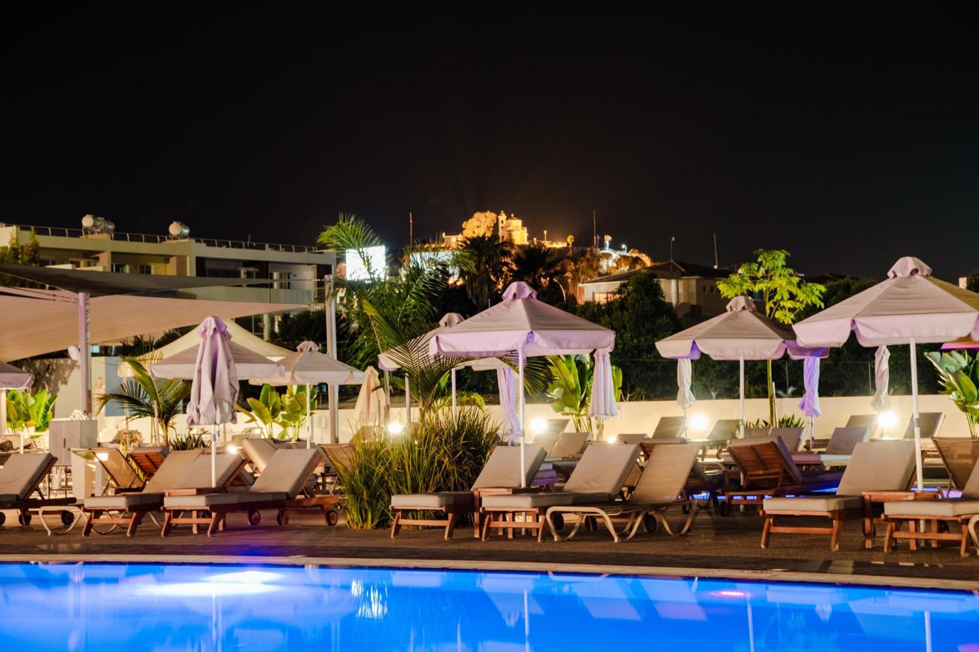 Hotel Kapetanios Bay 3*