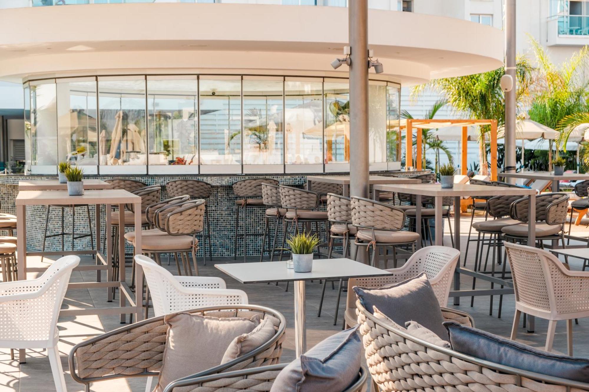 Hotel Kapetanios Bay 3*