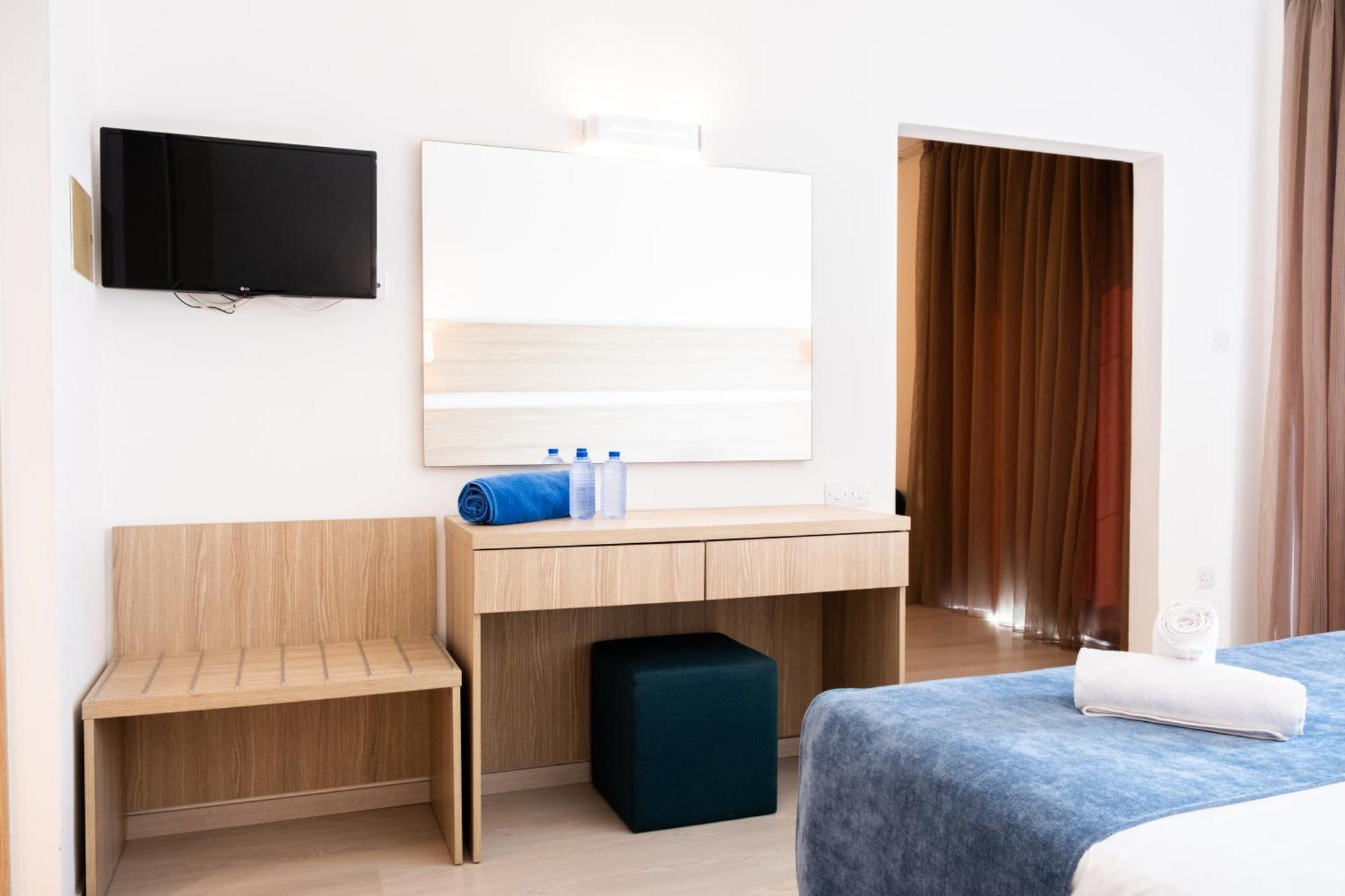 Hotel Kapetanios Bay 3*
