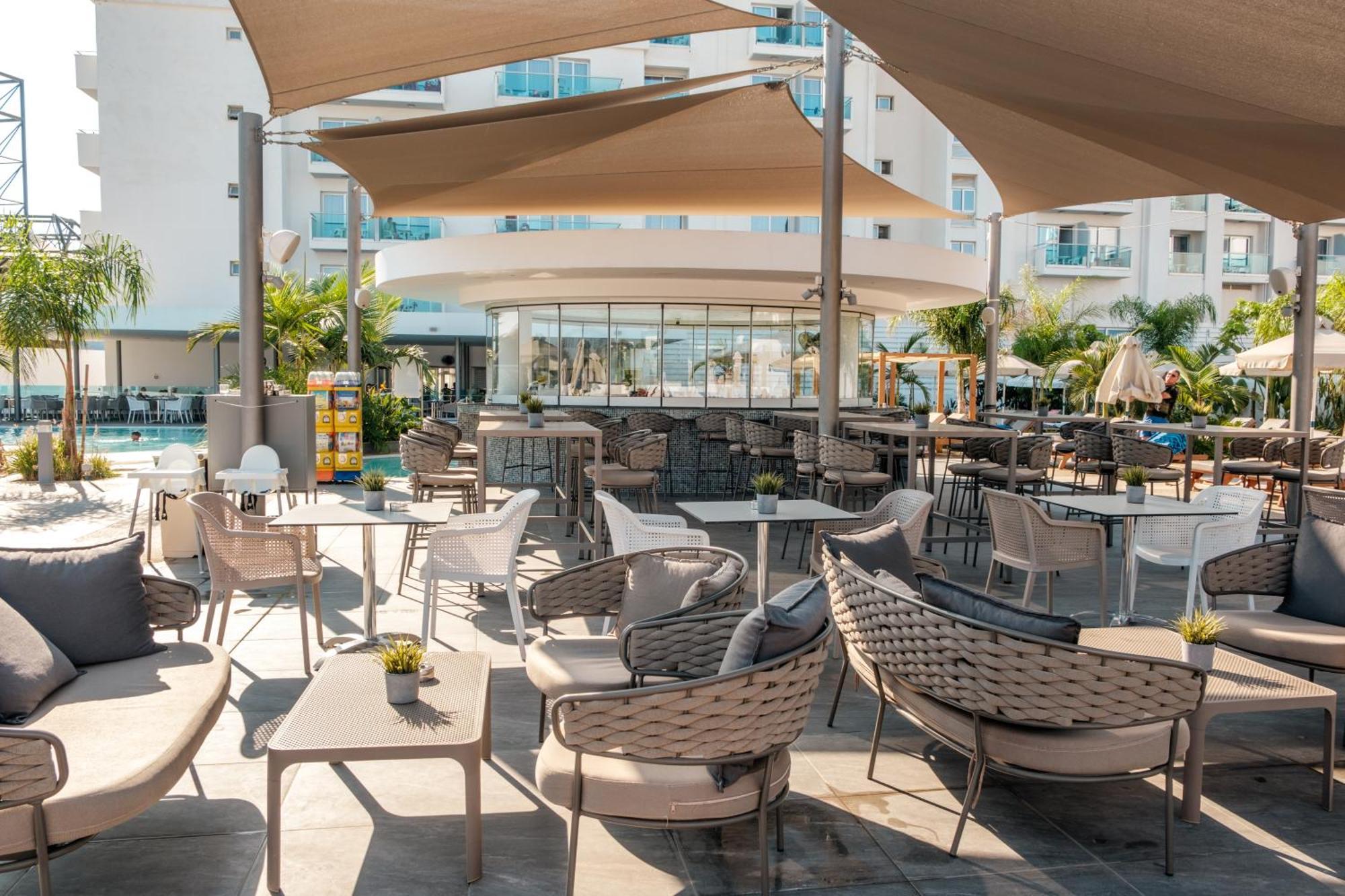 Kapetanios Bay Hotel