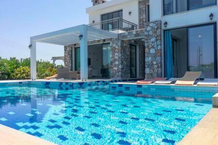 Joya Cypern Seaside Luxurious And Private Pool *