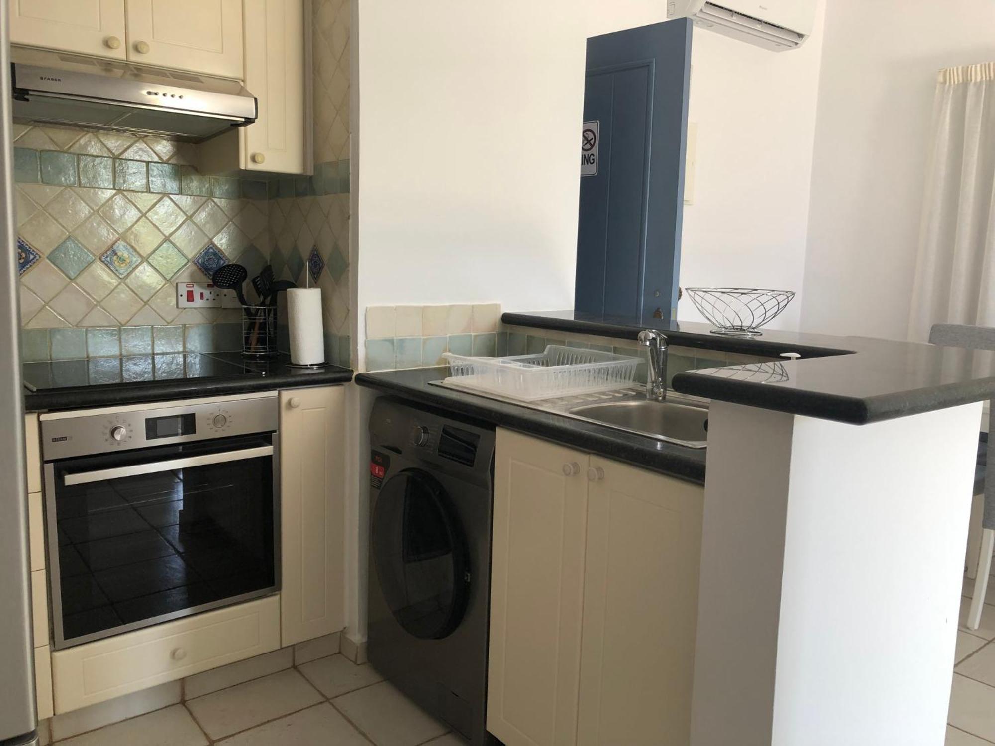 Apartment Kings Palace - Modern, Sunny 2 Bed Ground Floor With Sea Views *