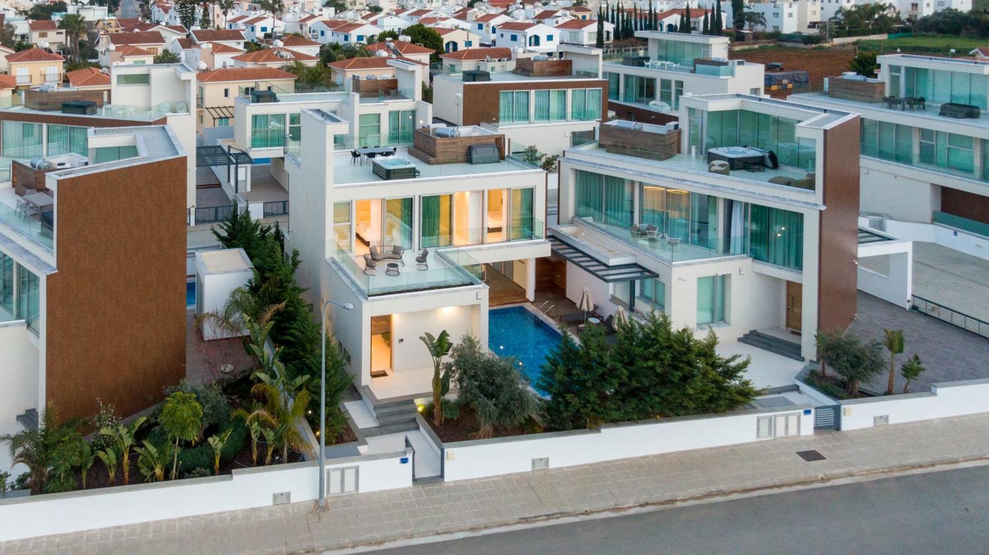 Seaview Luxury Jacuzzi & Pool! 2 Min *
