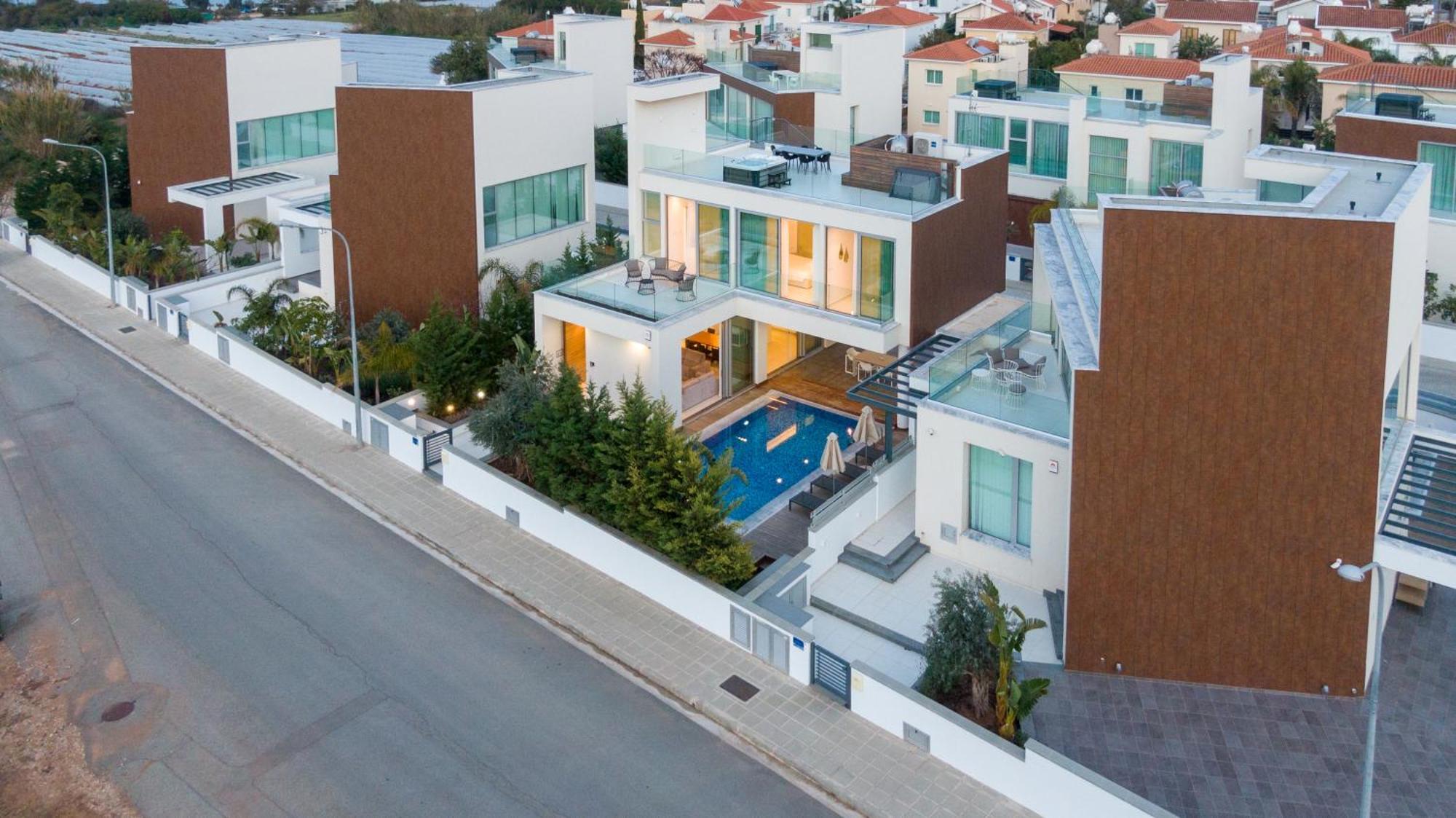 Seaview Luxury Jacuzzi & Pool! 2 Min Villa Protaras