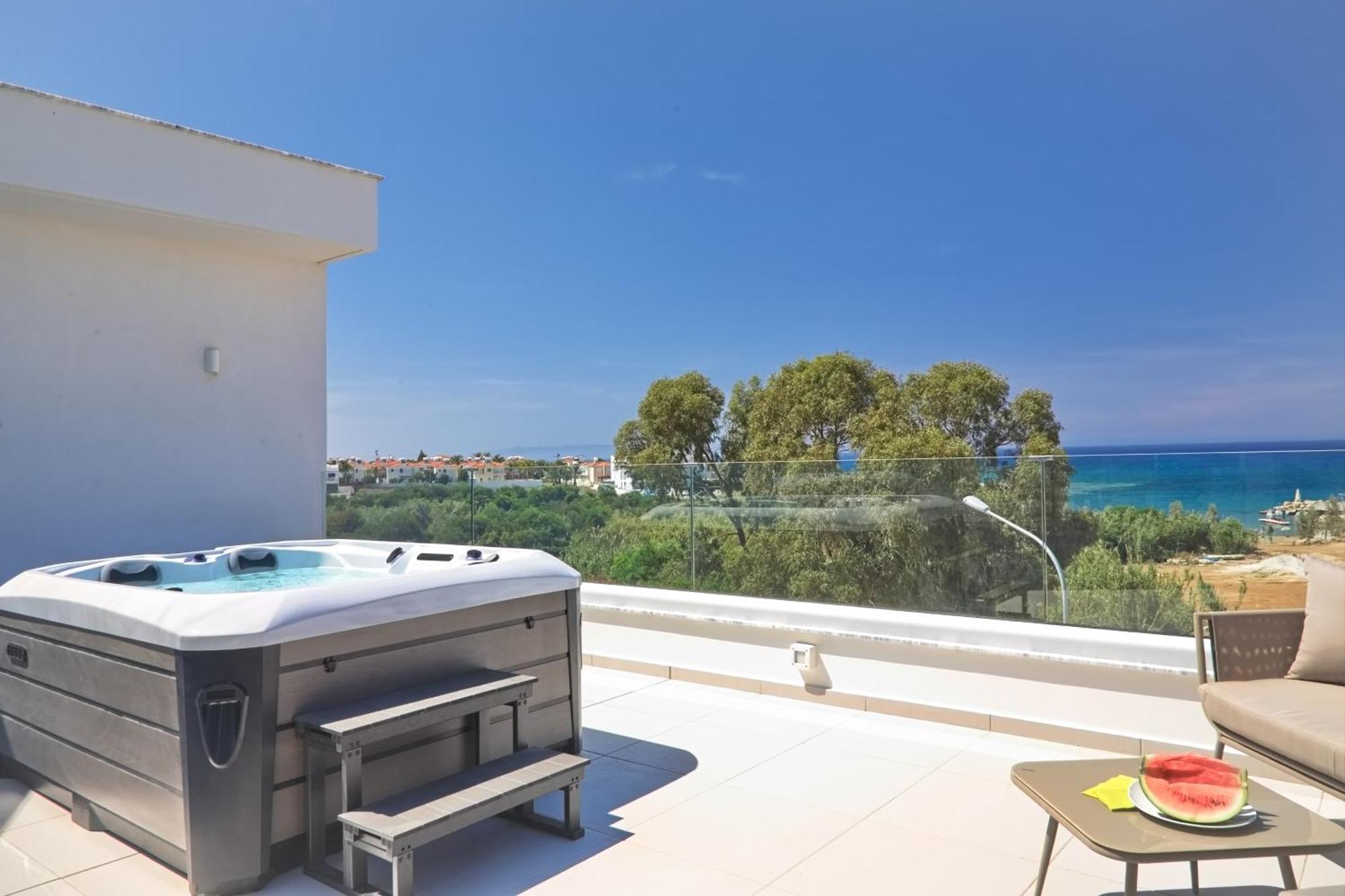 Seaview Luxury Jacuzzi & Pool! 2 Min Protaras