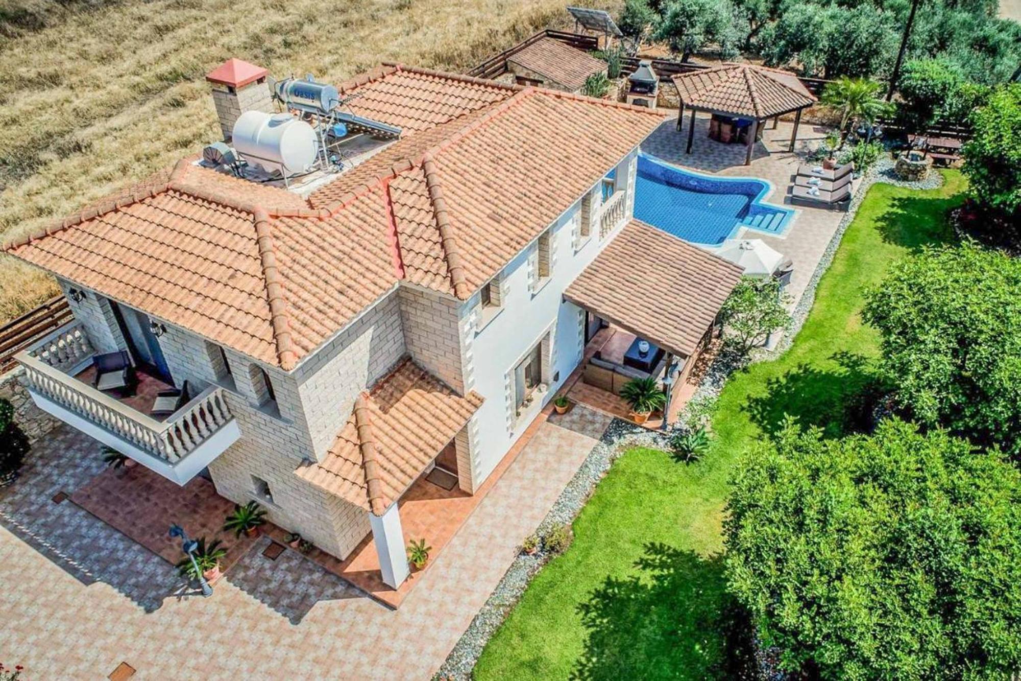 Nikos Villa *