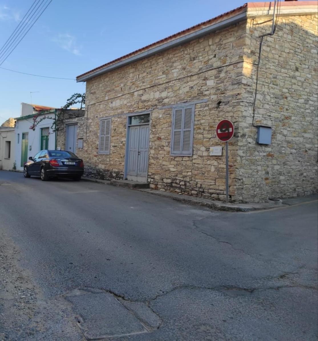 Ample Places Pano Lefkara