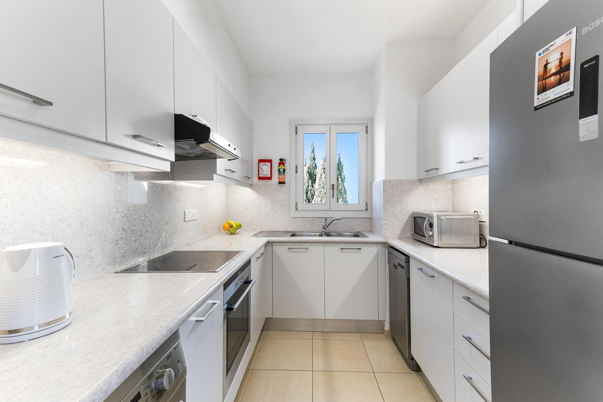 2 Bedroom Thalassa With Sea And Sunset Views, Aphrodite Hills Apartment Kouklia