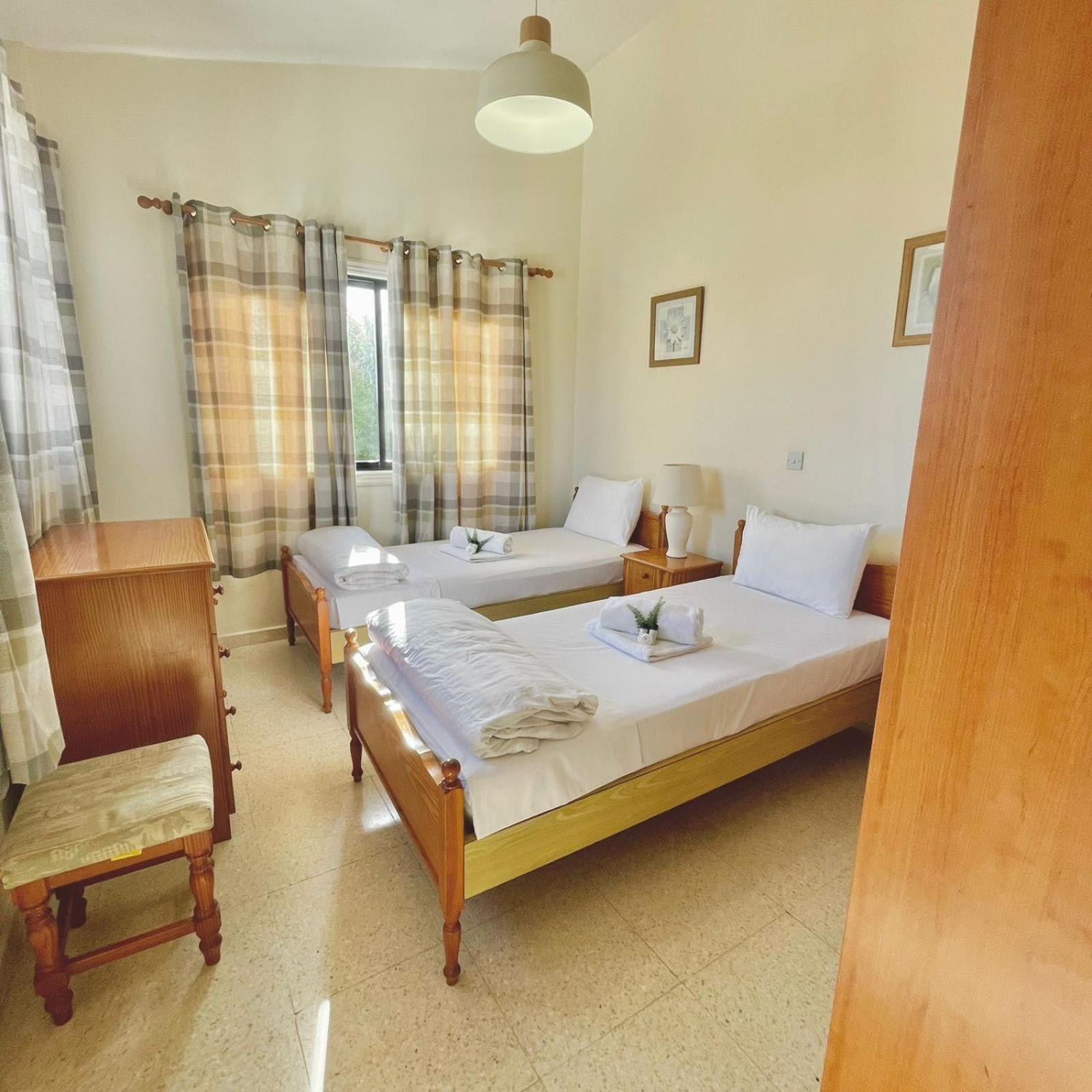 Merika Complex 1 * Pervolia